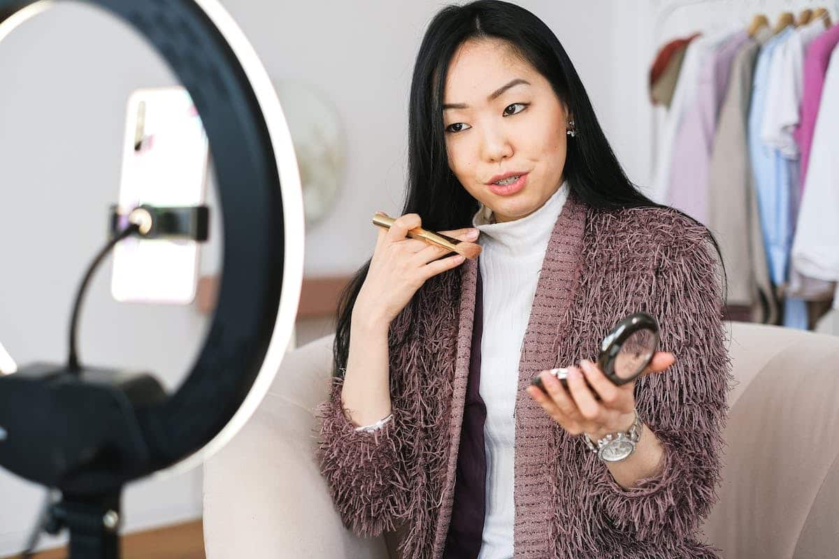 Quelle est la différence entre les cheveux frisés et les cheveux crépus